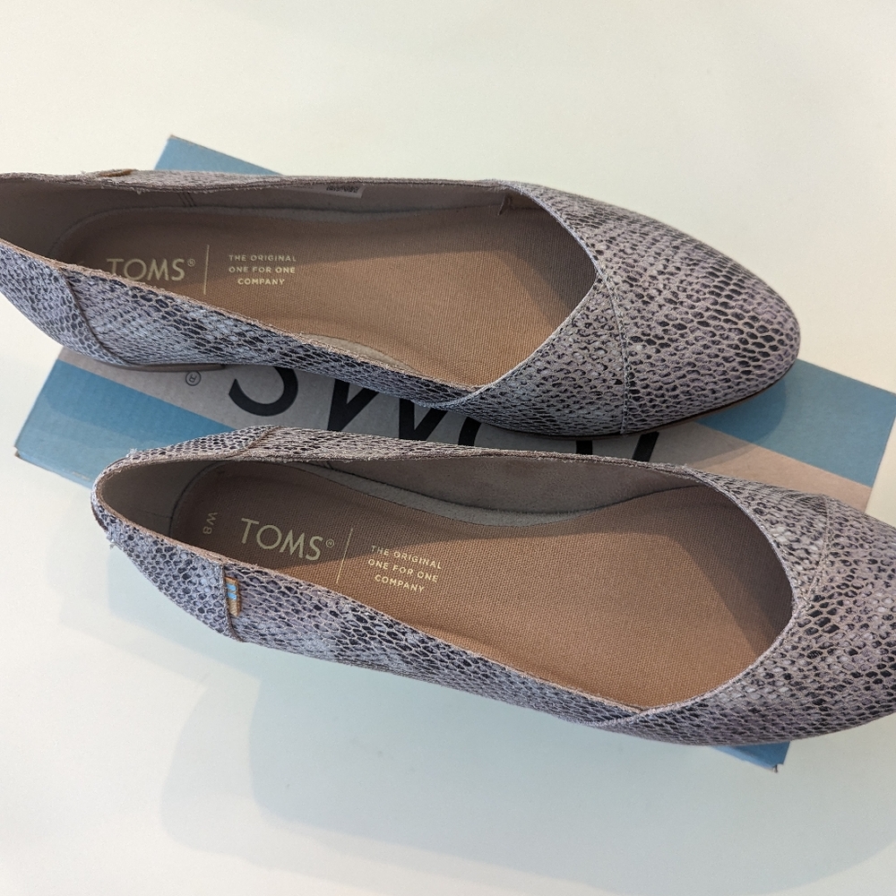 Toms Julie Cobblestone slip-on flats, size 8, New